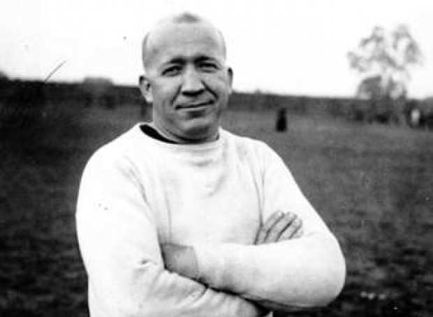 Notre Dame coach Knute Rockne rockne1925 (16K)