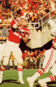 Tony Davis passes