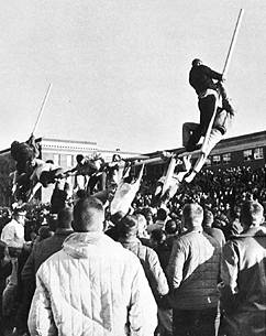 Celebration after the win over Oklahoma okla1963 (17K)