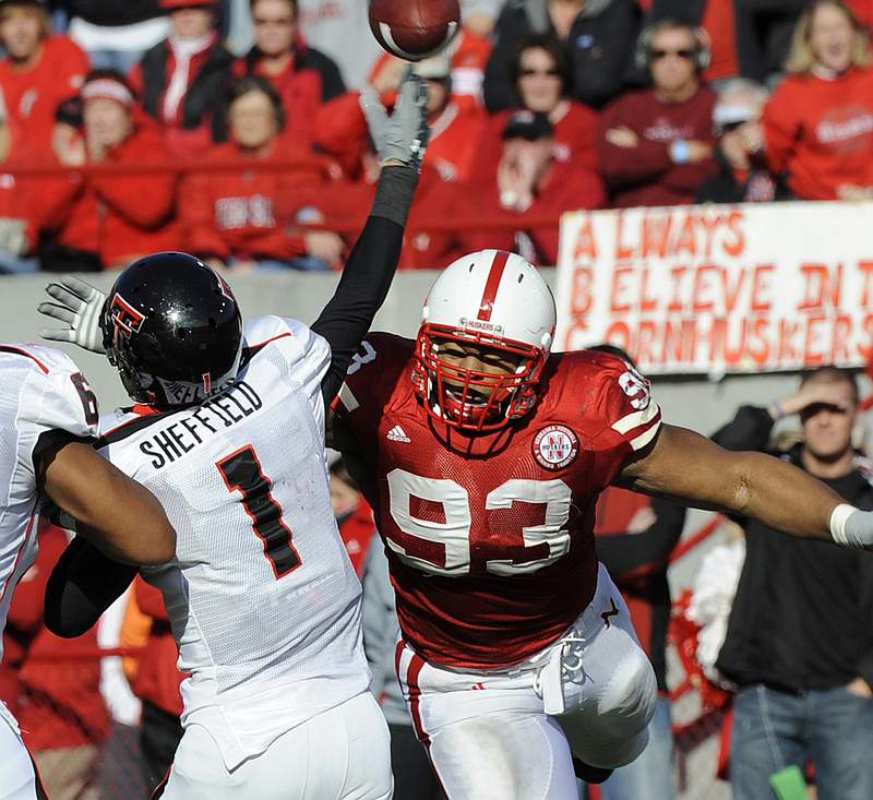 Suh rushing Sheffield